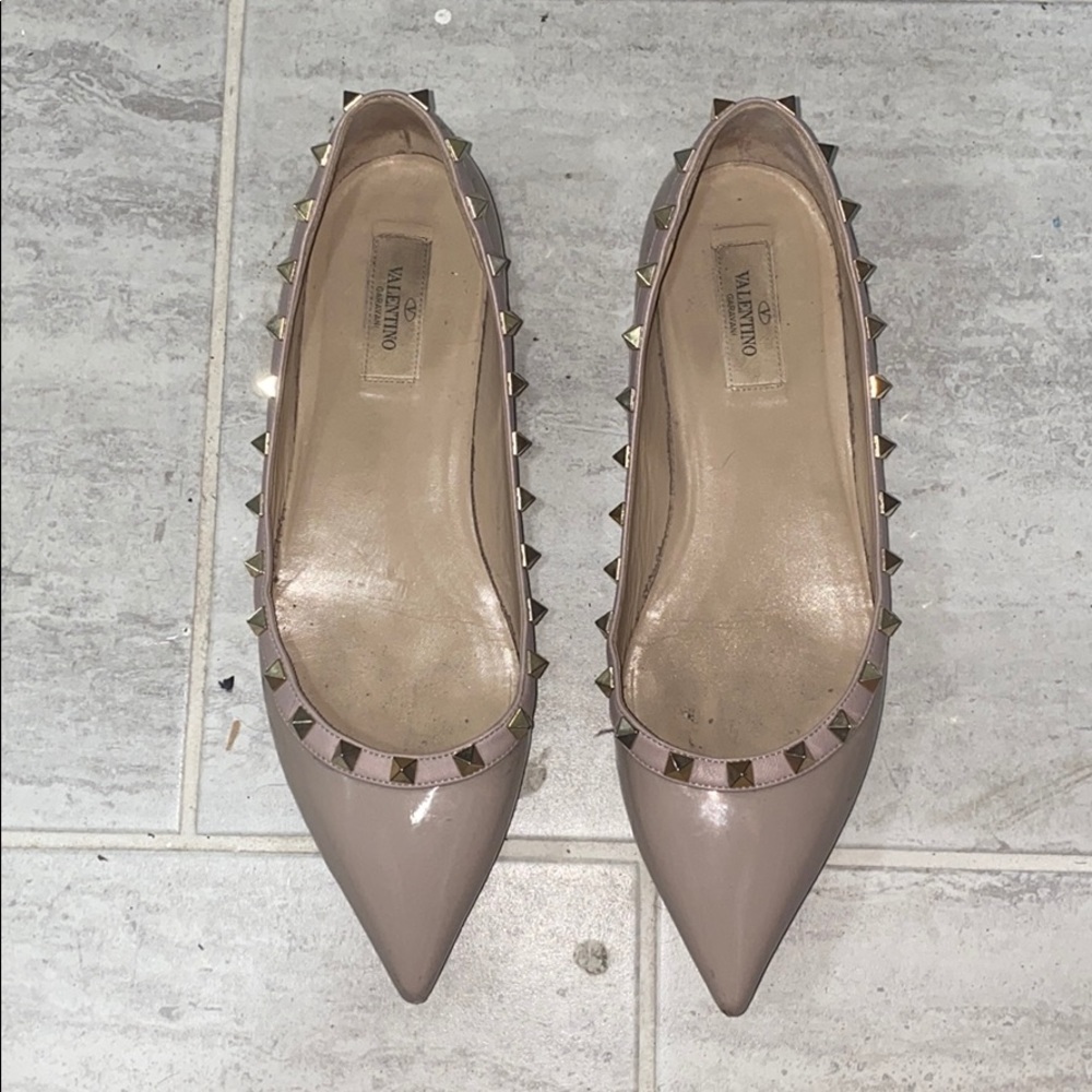VALENTINO GARAVANI PATENT ROCKSTUD FLATS